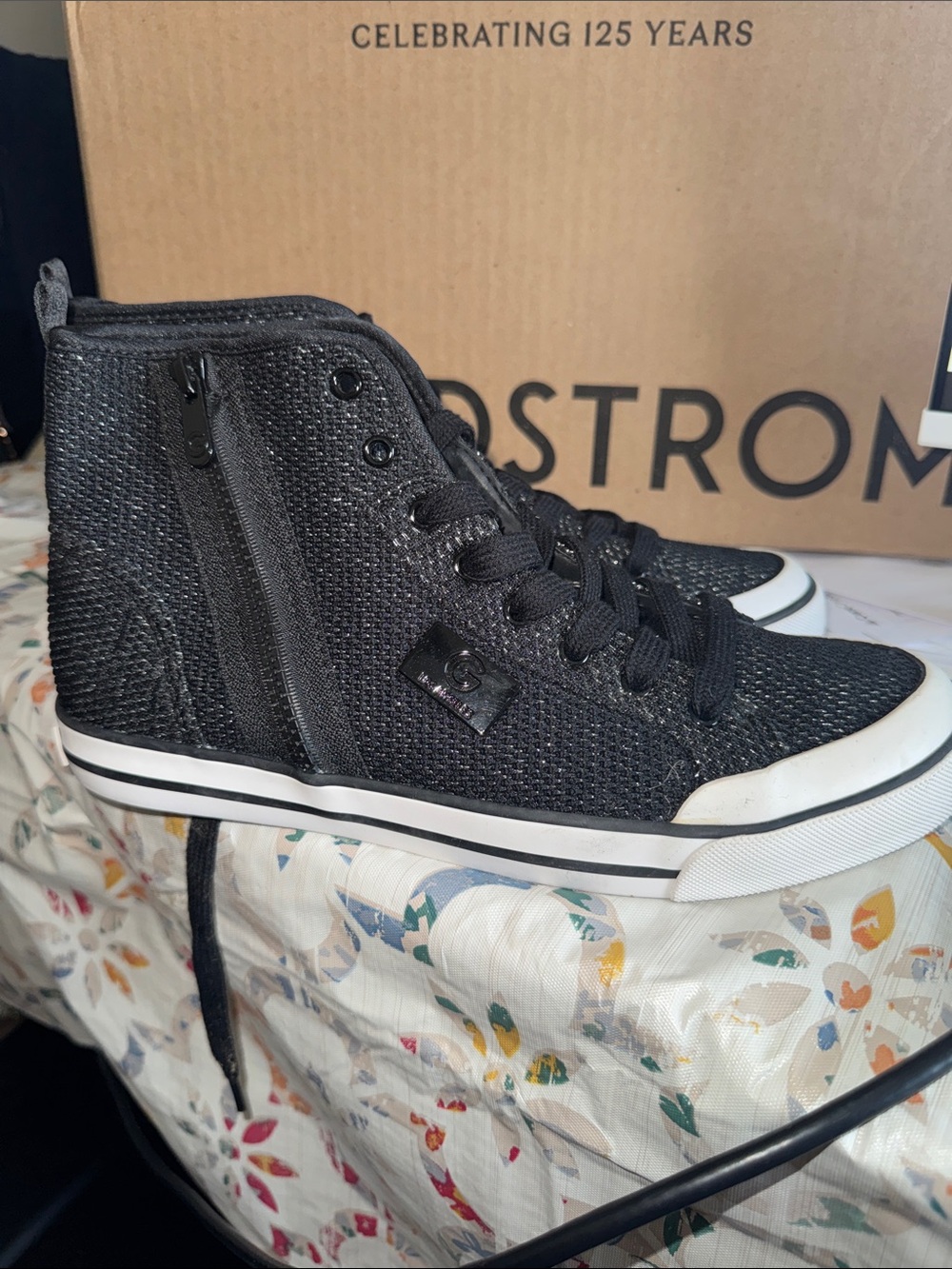 GBG LOS ANGELES Black High-Top Knit Sneakers w/ silver with Side Zip Brand New!